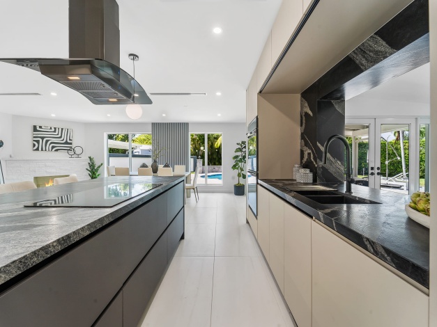 Miami,Florida 33156,Sold,1014