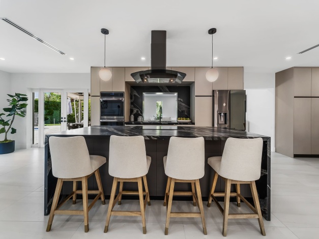 Miami,Florida 33156,Sold,1014